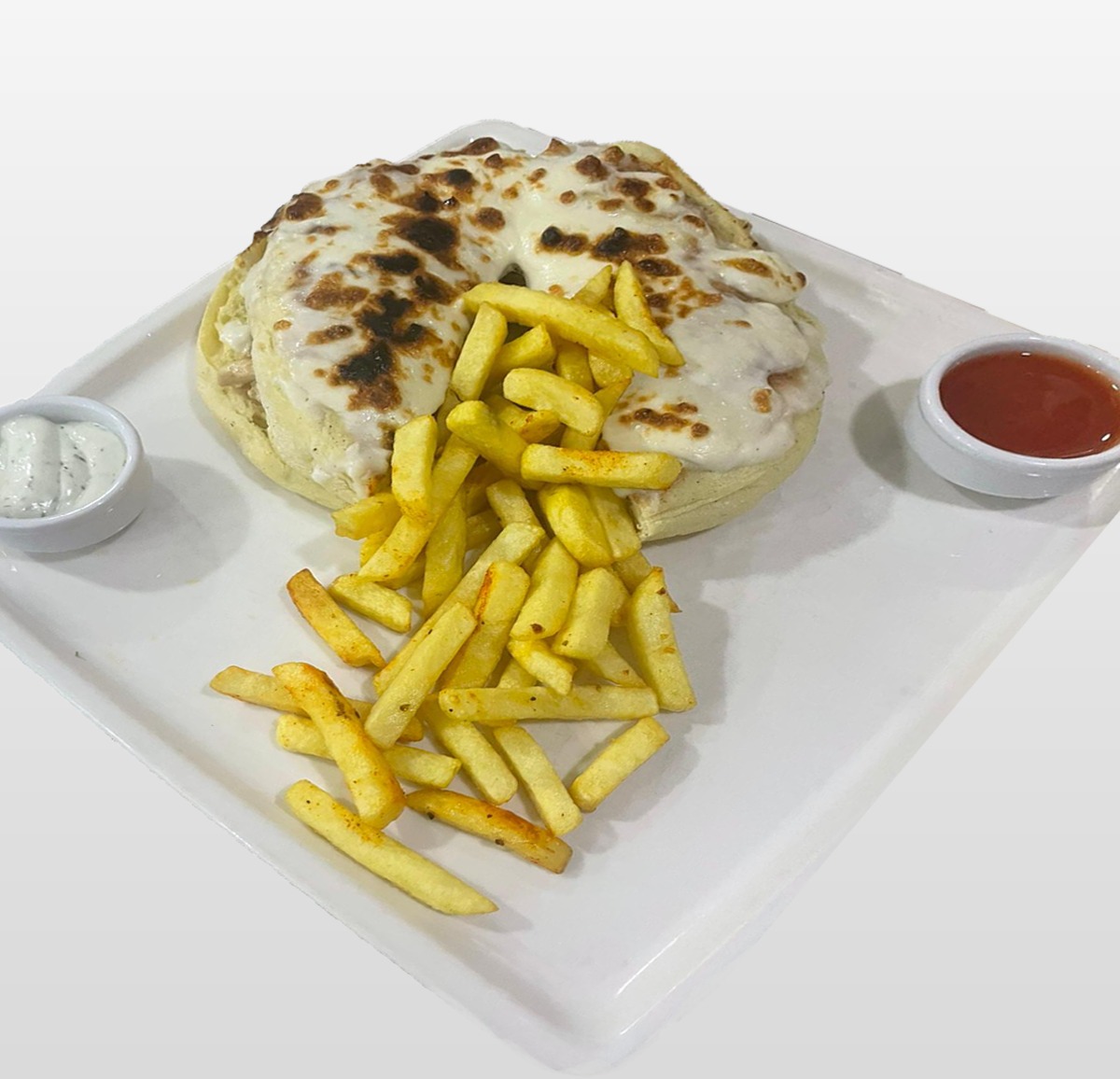 Bazlama Ekmeğine Tavuklu Sandviç